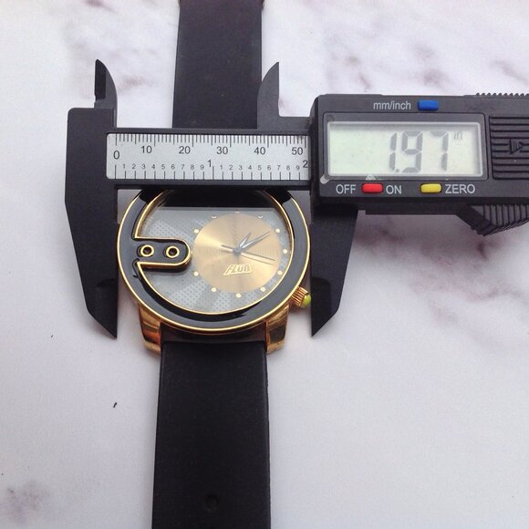 Flud Spinning Gold Record Quartz Watch Gold w Black Enamel - Picture 16 of 16